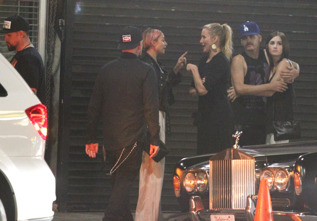 Las dos amigas salieron a cenar con sus esposos, los gemelos Joel y Benji Madden.