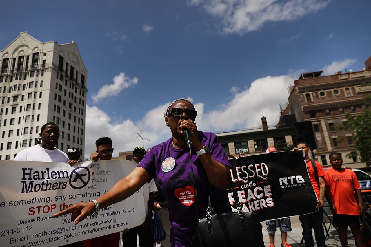Integrantes de la organización Harlem Mothers SAVE alzaron su voz contra la violencia.