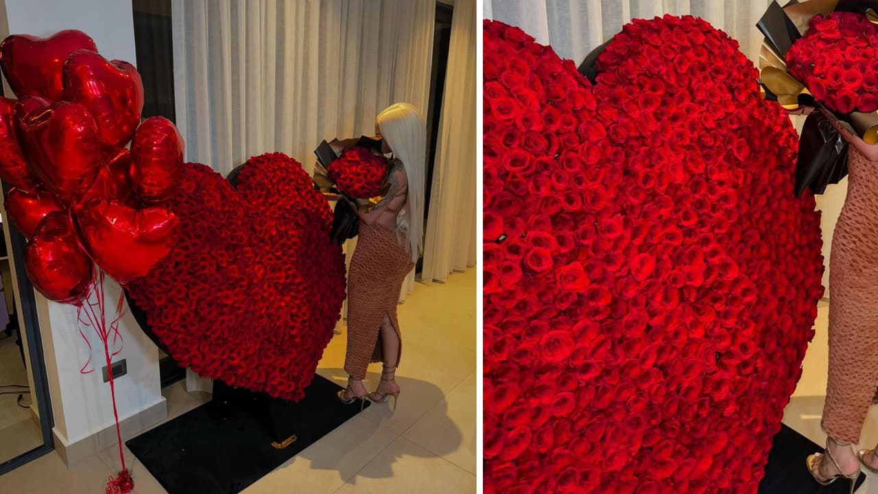 Yailin mostró un enorme arreglo de rosas.