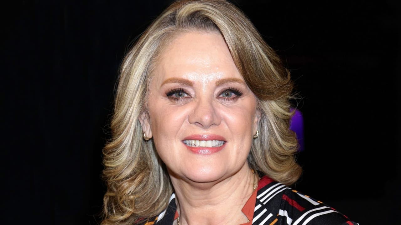 Erika Buenfil vivió su primera alfombra roja y su outfit con transparencias encantó a sus fans
