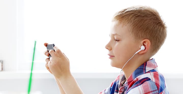 Uso excesivo de tecnología: posibles influencias negativas en la vida de los niños