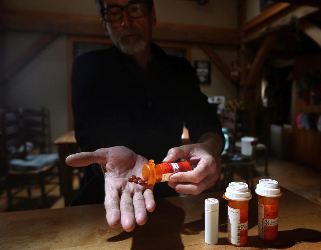 La silenciosa crisis de los opioides en los latinos: abuelos adictos y peligrosas pastillas regaladas entre vecinos