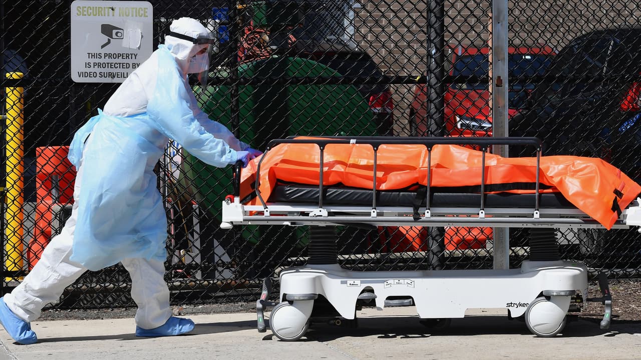 Análisis de AP: casi todos los que mueren en EEUU por covid-19 no estaban vacunados