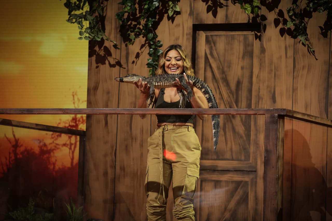 A ella le tocó hablar sobre un cocodrilo bebé.