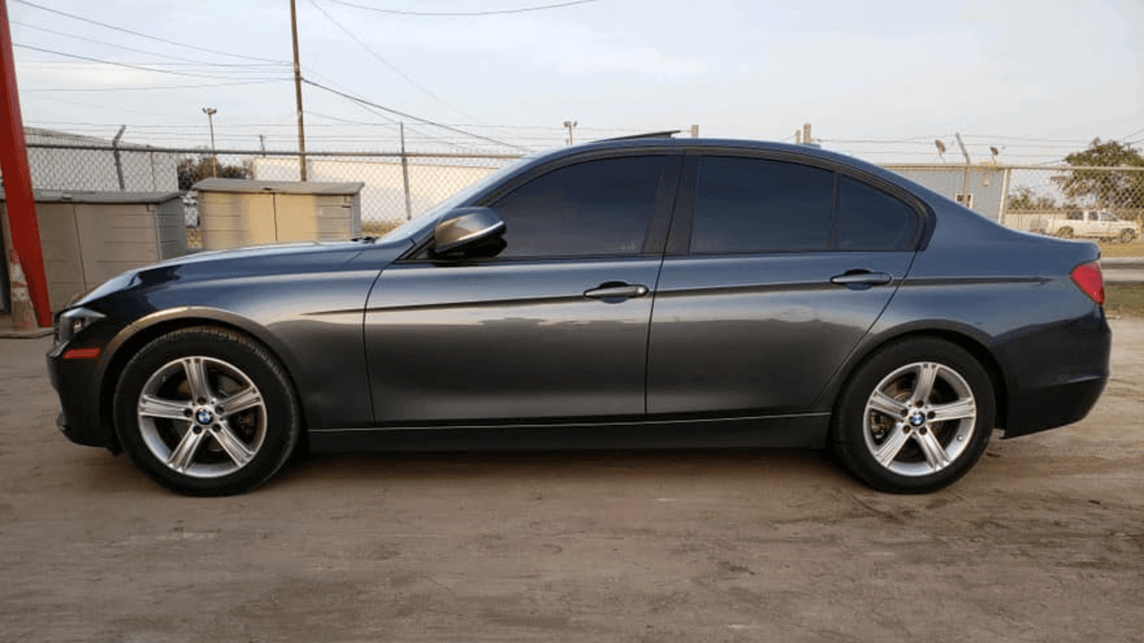 📍
<b>¿Dónde?</b> 3625 Growdon Rd.
<br>⌚️
<b>¿A qué hora?</b> Los registros son de 3 pm a 6 pm. La gente puede comenzar a ver los vehículos desde las 5, pero la subasta empieza a las 6 pm.
<br>💰 Solamente aceptarán
<b>efectivo o tarjeta</b> (no American Express).