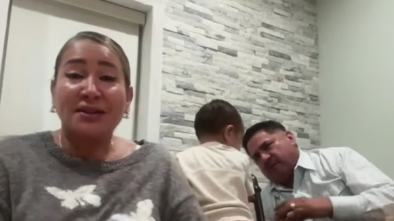 Mujer cuida a los hijos de su amiga deportada a Venezuela; uno de ellos es un bebé de 2 años con problemas de salud