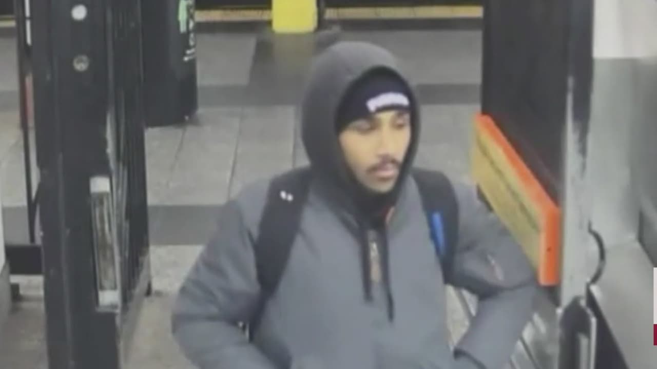Buscan a sospechoso de prender fuego a un indigente en metro de NYC