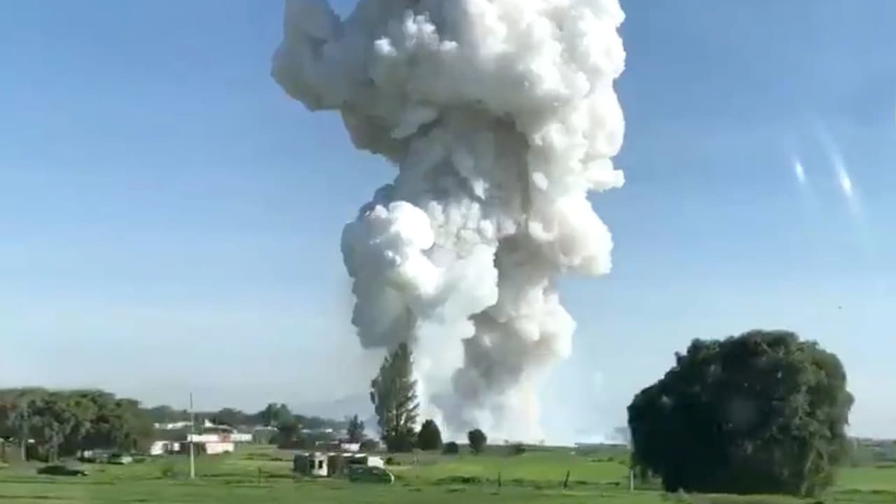 Las autoridades pidieron a la población que no pasen por la zona de la explosión.