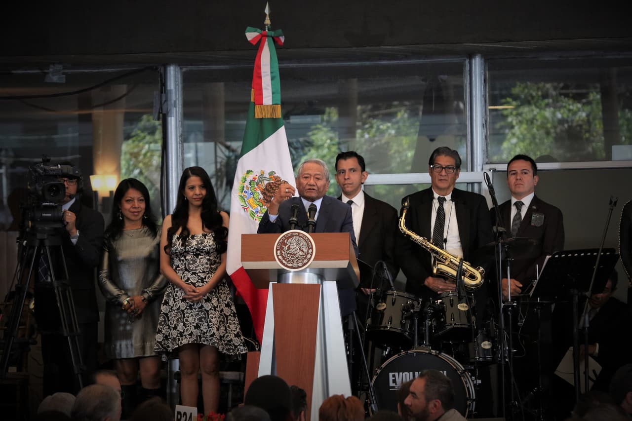 Manzanero trabajó para la defensa de los derechos de autor y fue presidente de la Asociación Nacional de Autores y Compositores de México. En la foto durante la celebración del ‘Día Nacional del Compositor’ en Mérida, el 15 de enero de 2020, una de sus últimas apariciones públicas.