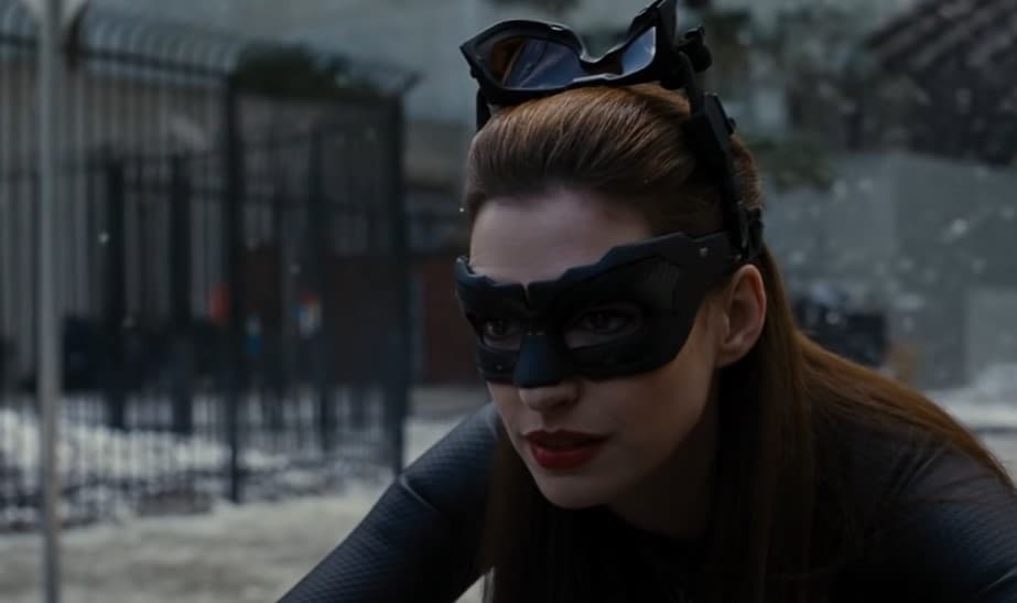 <b>Anne Hathaway</b>
<br>Al igual que Kravitz, Anna Hathaway interpretó a Gatubela, pero en la película ‘Batman: el caballero de la noche asciende’. Justo un año después de este papel, la actriz ganó un Premio Oscar a la Mejor Actriz de Reparto por su participación en ‘Los Miserables’.