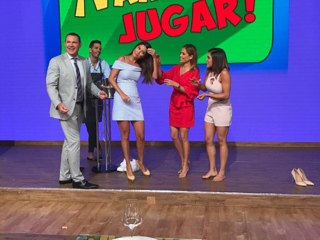 Ana también perdió pero, en vez de dar una prenda, se quitó las extensiones.