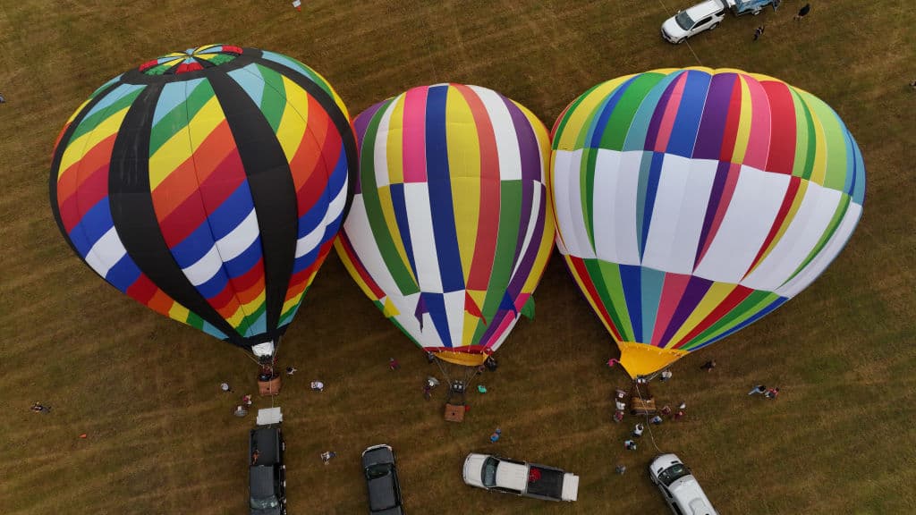 Celebrado anualmente en el aeropuerto de Solberg en Readington, NJ, el festival realmente tiene algo para todos. Desde las ascensiones dos veces al día de globo, 
<b>hasta puestos de comida y música en vivo.</b>
