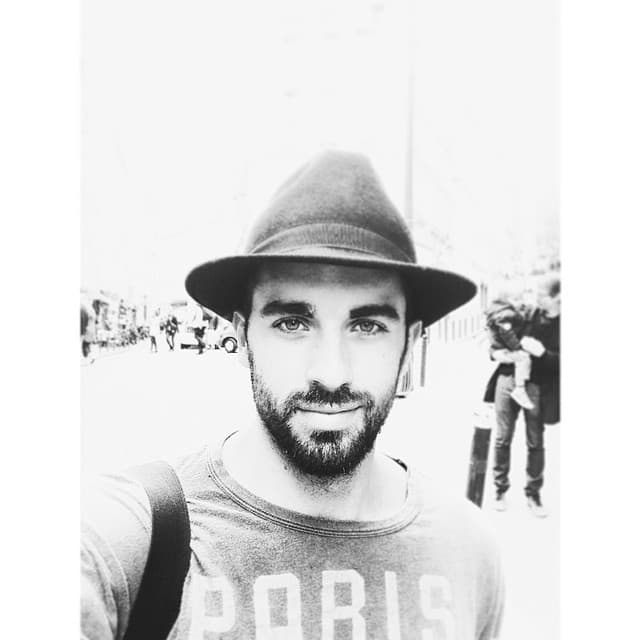 Una mirada suya es una caricia del paraíso.