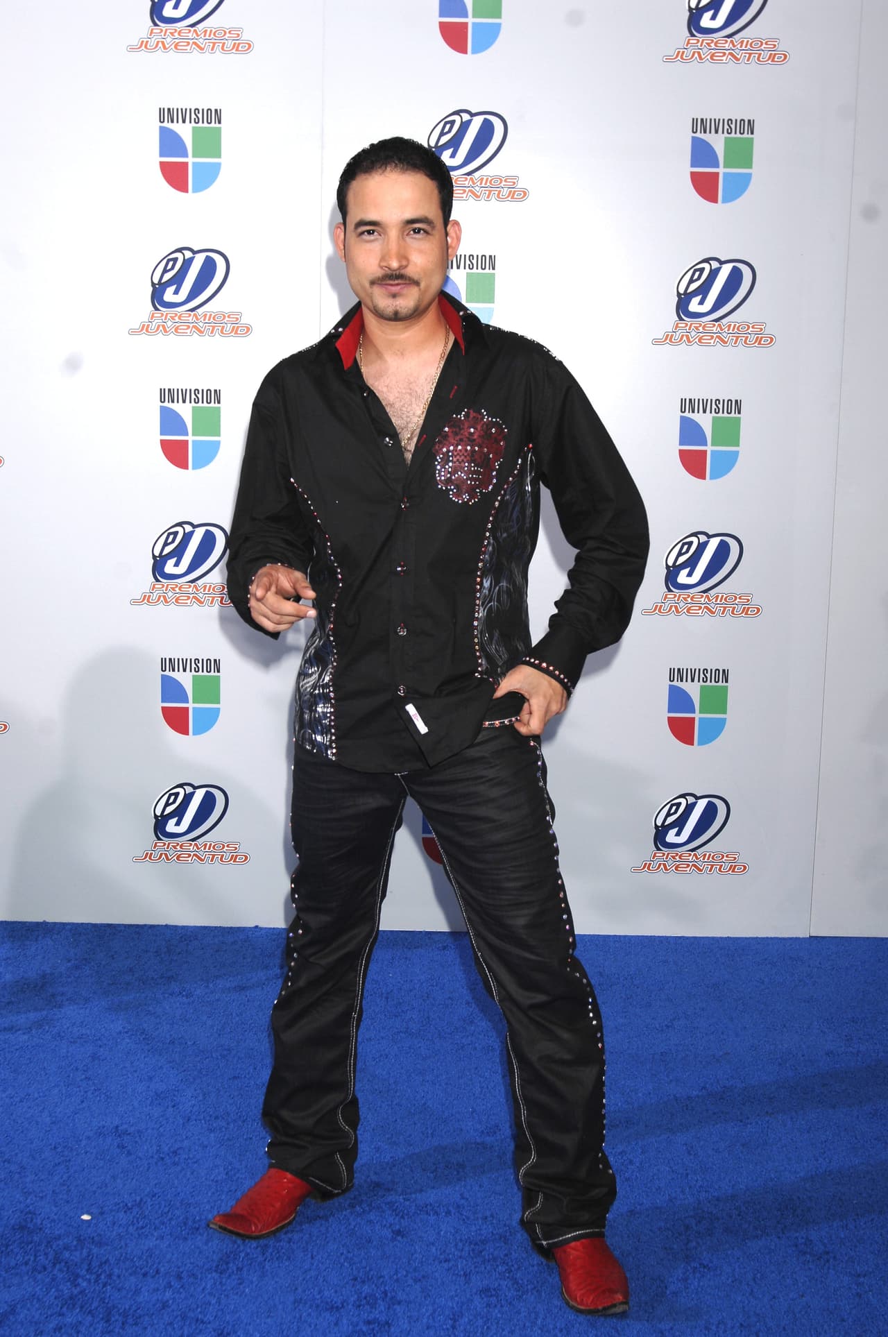 <b>Germán Montero</b> es otro cantante con un estilo único al vestir, pues es fanático de los estampados, de los estoperoles y de las botas llamativas, tal y como se puede apreciar en esta imagen.