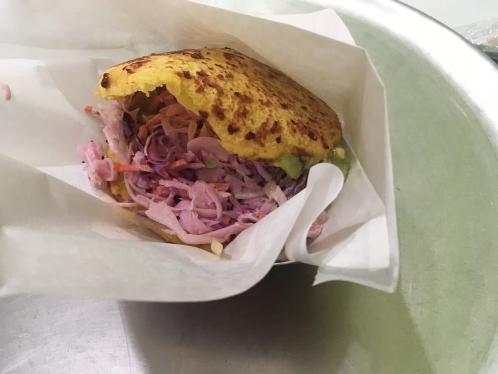 <b>Guasaca</b>
<br>Dirección: 2512 Hillsborough St Raleigh, NC 27607
<br>Teléfono: (919) 210-6838
<br>Sitio web: 
<a href="https://guasaca.business.site/">https://guasaca.business.site/</a> 
<br>
<a href="https://www.yelp.com/map/guasaca-raleigh-2">Cómo llegar</a>
<br>
<br>Restaurante que sirve comida venezolana variada, según usuarios de Yelp.