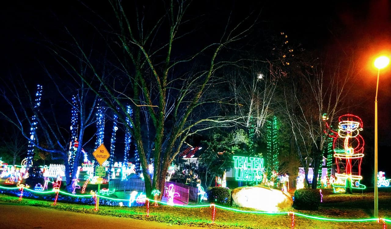 El campo de luces está ubicado en Fieldstream Farm, en el 8008 Old Stage Road de Raleigh y estará abierto hasta el 31 de diciembre.