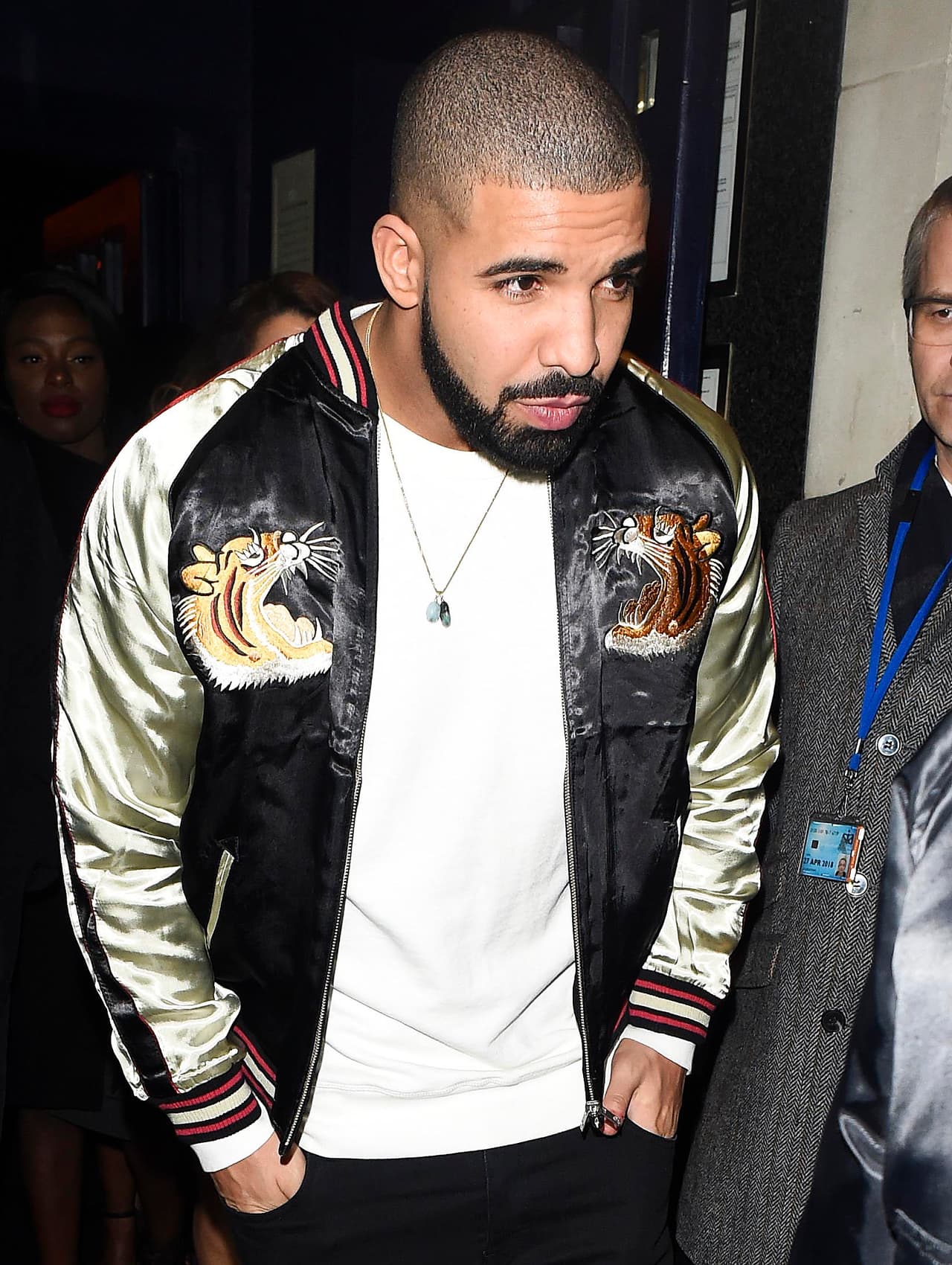 La mañana de este miércoles, 
<b><a href="https://people.com/tv/kylie-jenner-drake-spending-romantic-time-together/" target="_blank">People</a></b> publicó en su sitio web que diversas fuentes consultadas aseguraron que Jenner y Drake estaban saliendo en plan sentimental.
<br>