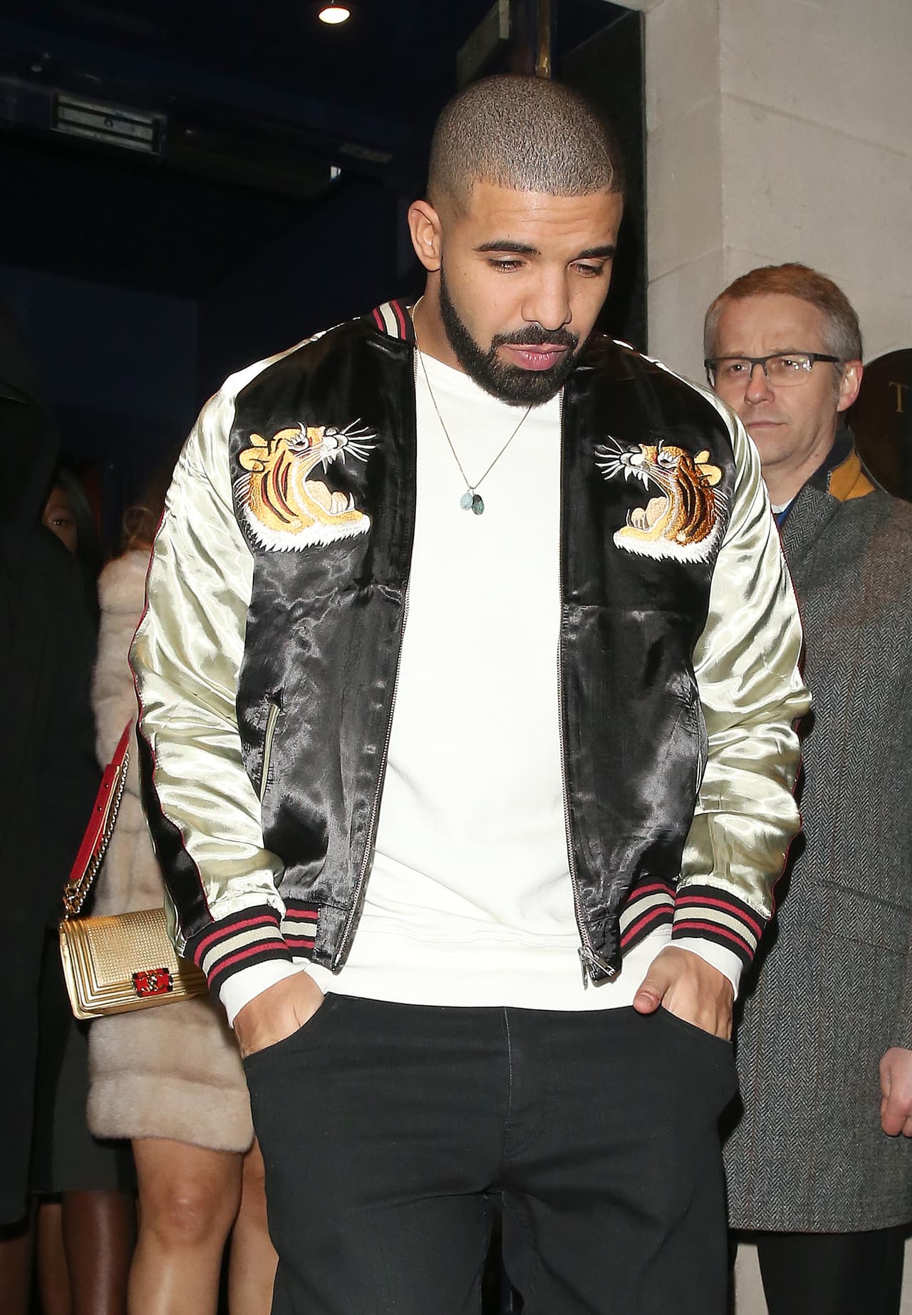OMG! ¿Y esa carita? Drake parecía que andaba con unas copitas de más.