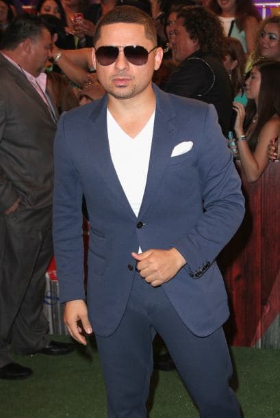 Larry Hernández: "Qué Mala Onda Levantarse con estas Tristes Noticias".