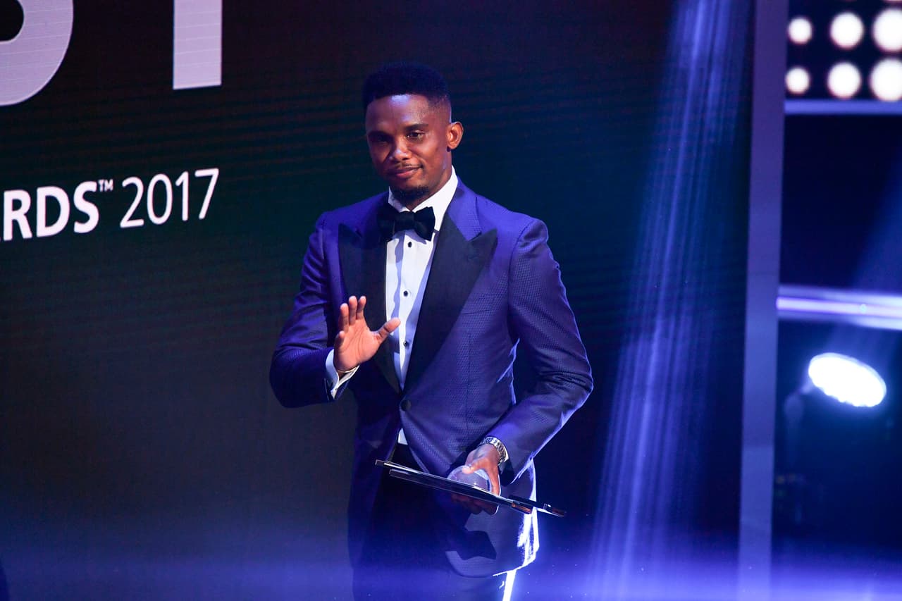 El goleador camerunés Samuel Eto'o fue quien entregó el Premio a la Mejor Afición, el cual vino después.
