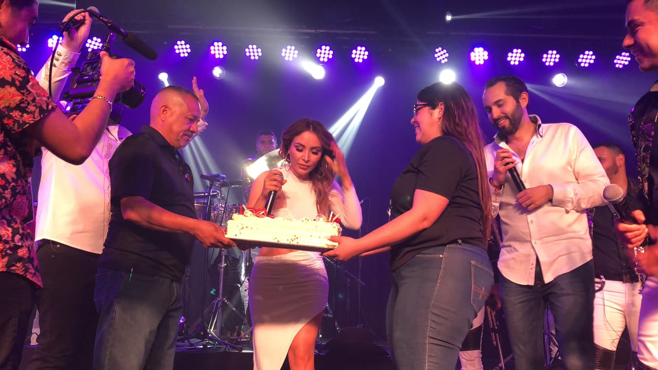 <b>El Compa Ivan</b> disfrutó del momento y junto a 
<b>El Tambochi,</b> preparó todo para que 
<b>La Bronca</b> no se pudiera ni escapar del embarrón.