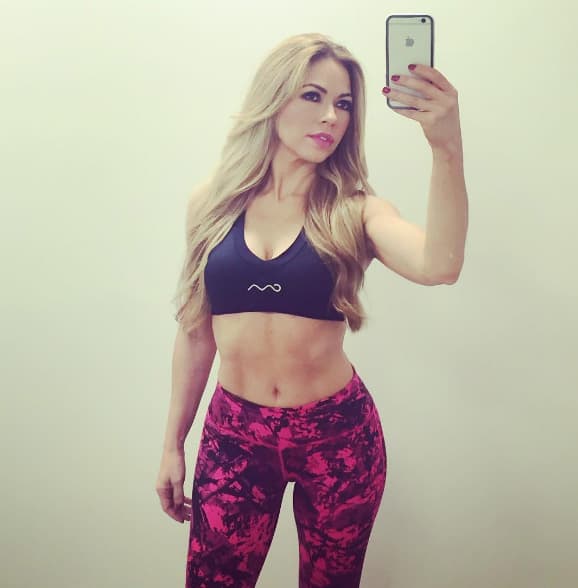Ella luce un cuerpazo espectacular y es digno de compartir en sus redes.