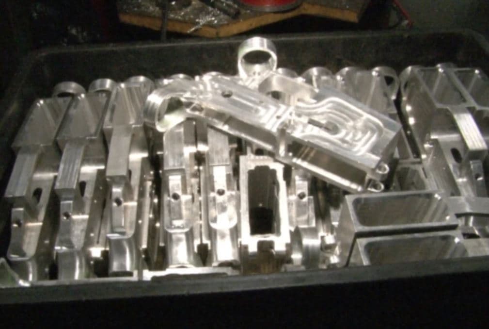 Receptores inferiores de rifles AR-15 que ensamblaba el Cartel de Jalisco.