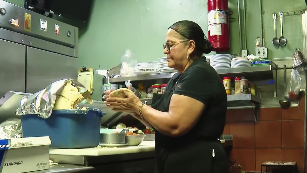 Salvadoreños de Santa Ana reaccionan a cambios en renovación de TPS que genera incertidumbre