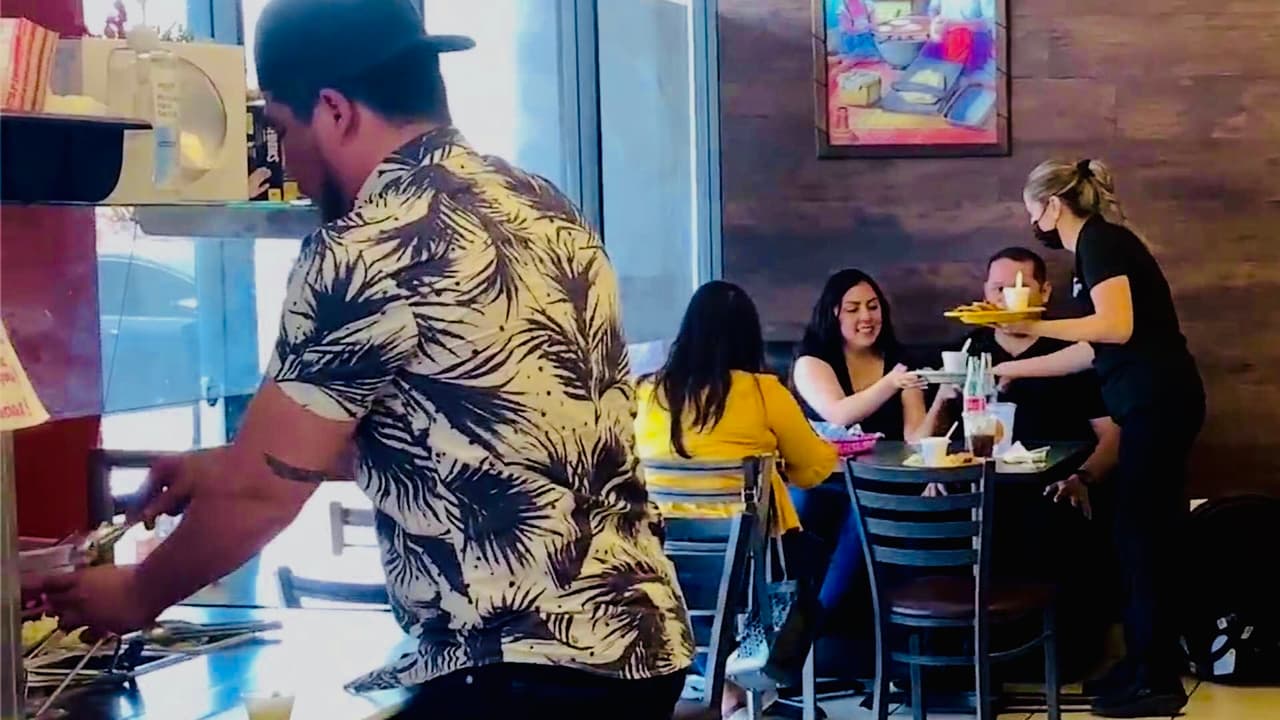 Así puedes solicitar la ayuda del plan de rescate para restaurantes en Arizona