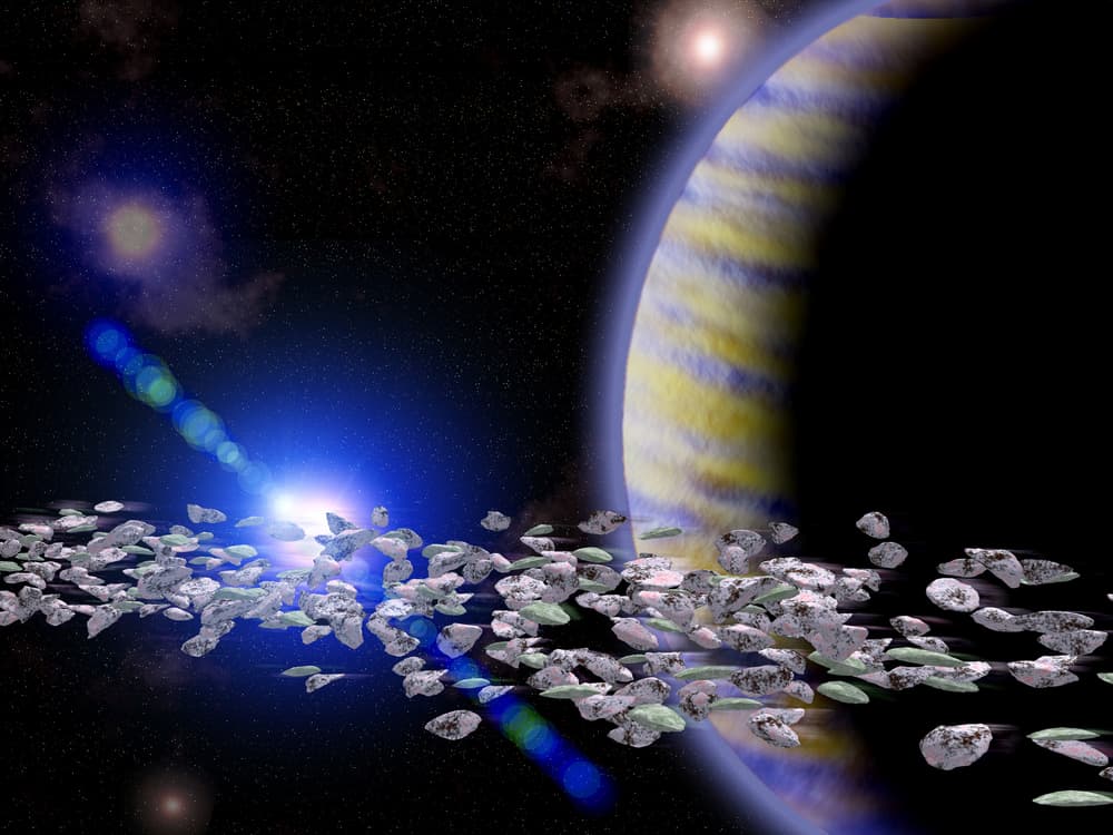 Al igual que Plutón a Ceres se le considera un planeta enano pues se encuentra dentro del llamado cinturón de asteroides, una región del Sistema Solar situada entre las órbitas de Marte y Júpiter. Algo curioso, es el único planeta enano cuya trayectoria está completamente dentro de la órbita de Neptuno.