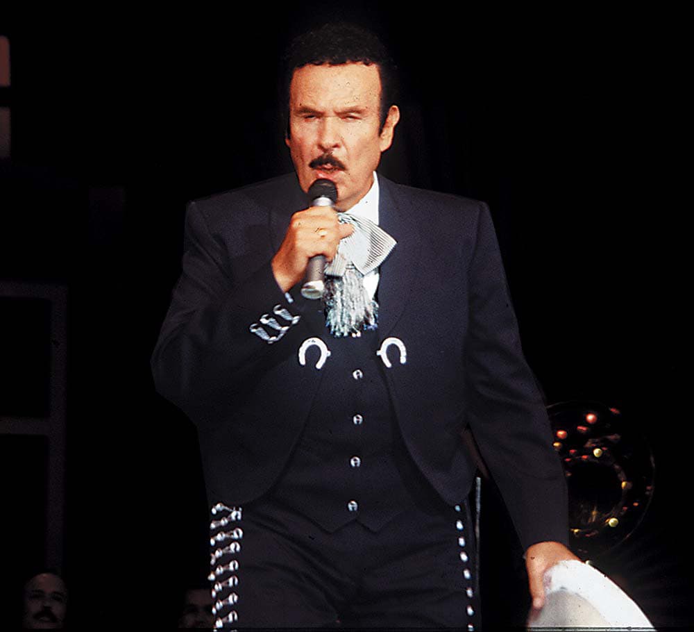 <b>Antonio Aguilar</b>: 'El Charro de México', quien falleció en 2007, ha alcanzado los 25 millones de discos vendidos. 
<br>