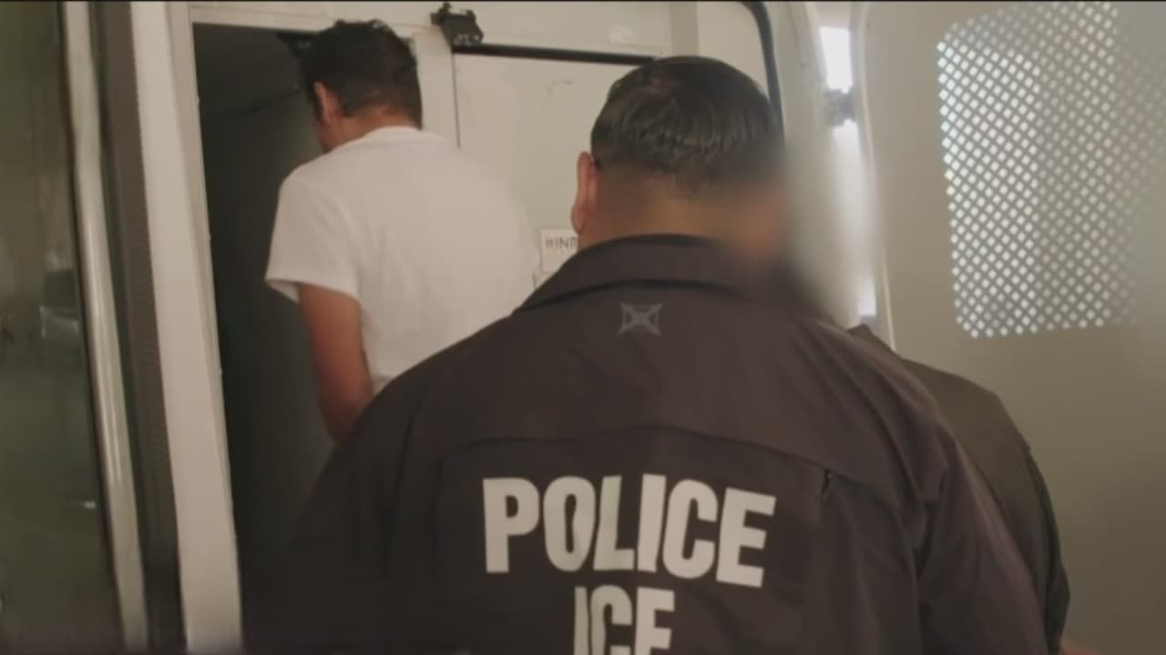 Así se vive una operación de ICE en Twin Towers, en el centro de Los Ángeles