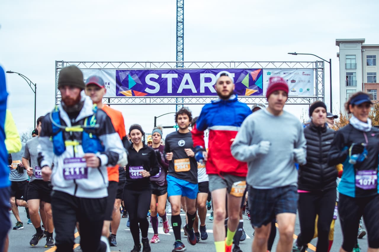 <b><a href="https://thecharlottemarathon.com/ " target="_blank">Novant Health Charlotte Marathon & Half Marathon (12 de noviembre)</a></b>: La maratón, media maratón, el relevo de maratón/medio maratón y los eventos de 5 km de Novant Health Charlotte 2022 beneficiarán al Novant Health Hemby Children’s Hospital.