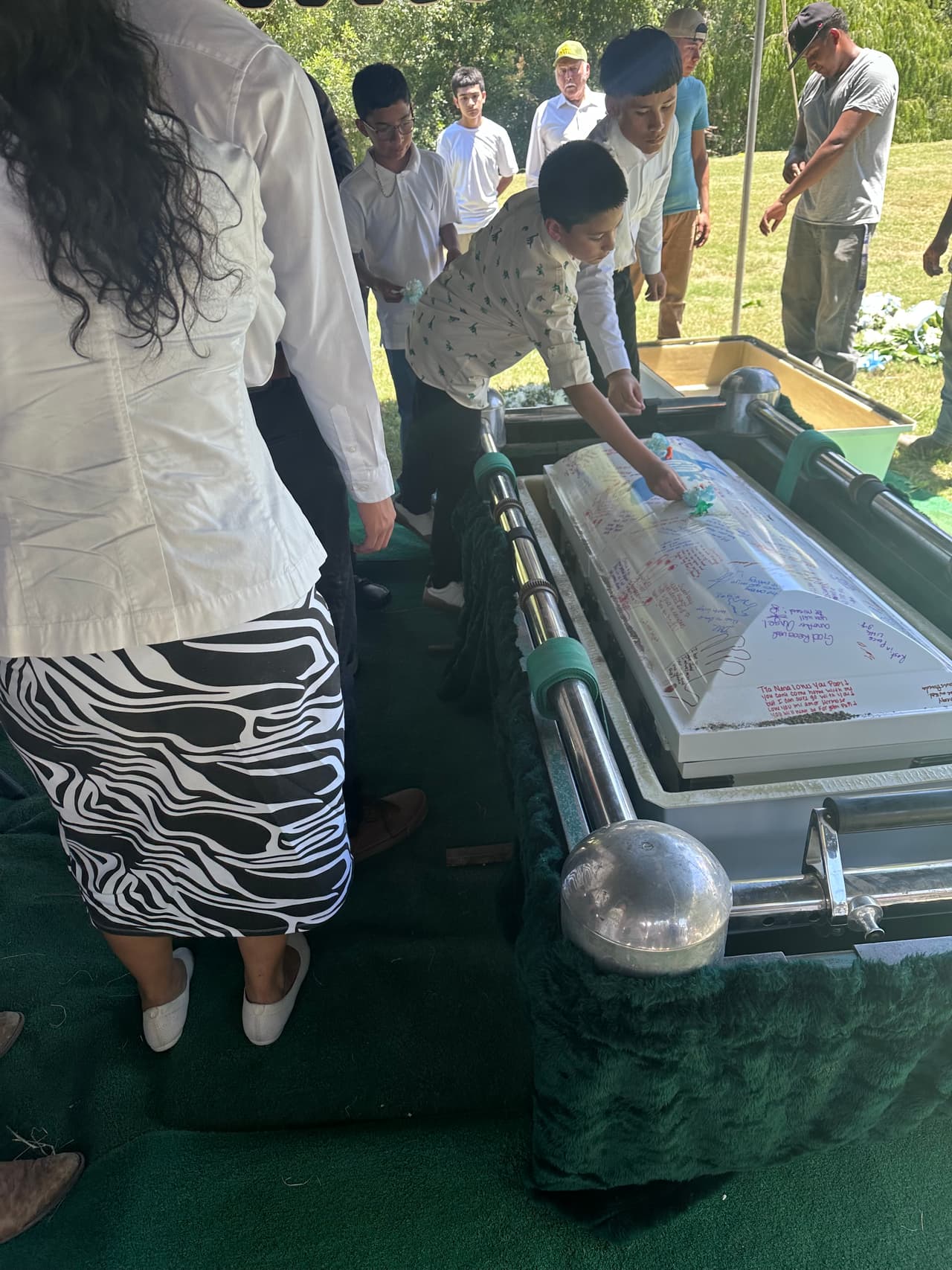 La familia ha agradecido a la comunidad por el apoyo y las oraciones ante la tragedia.