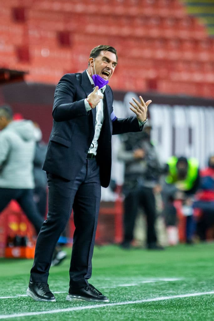 Fidel Martínez (2’) y Mauro Manotas (5’) adelantaron al cuadro fronterizo. Guzmán (7’) hizo autogol y Gallos descontaba. Gil Alcalá (31’) ‘regresó el favor’ para dejar el marcador 3-1. Tijuana y Querétaro acumulan 16 y 14 unidades, respectivamente.