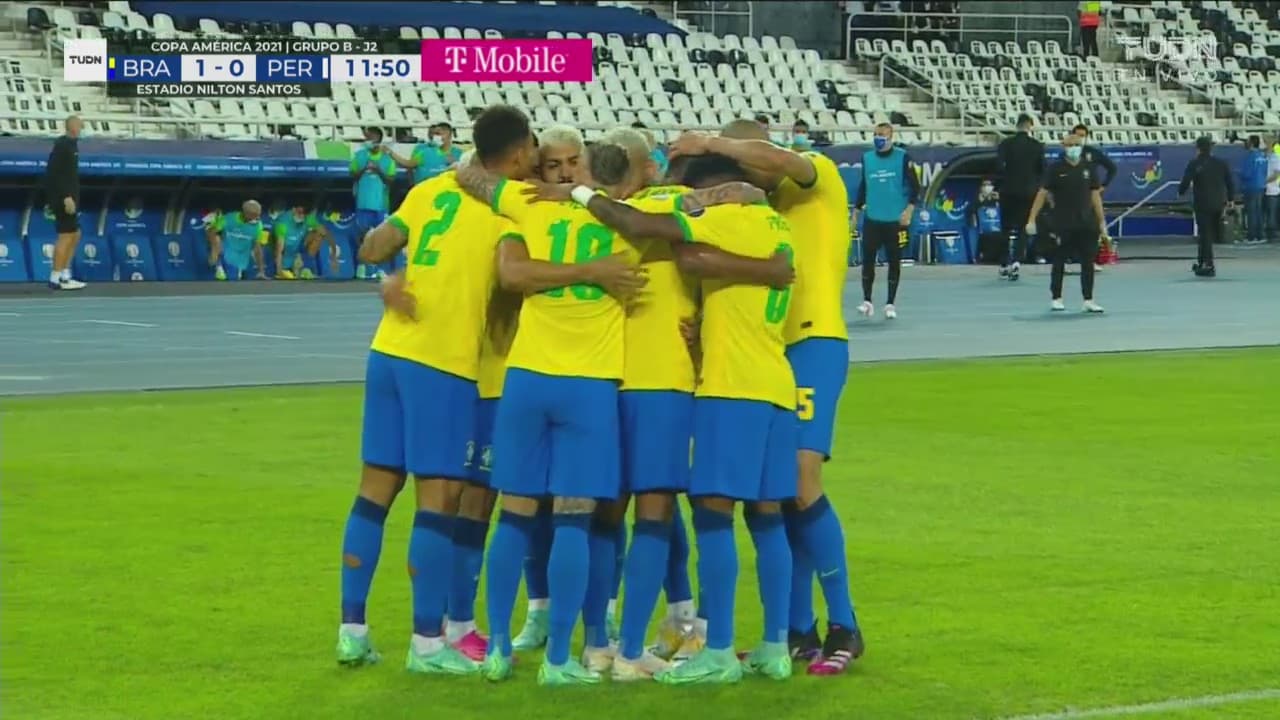 ¡Gol de Brasil! Alex Sandro fusila a Gallese para el 1-0