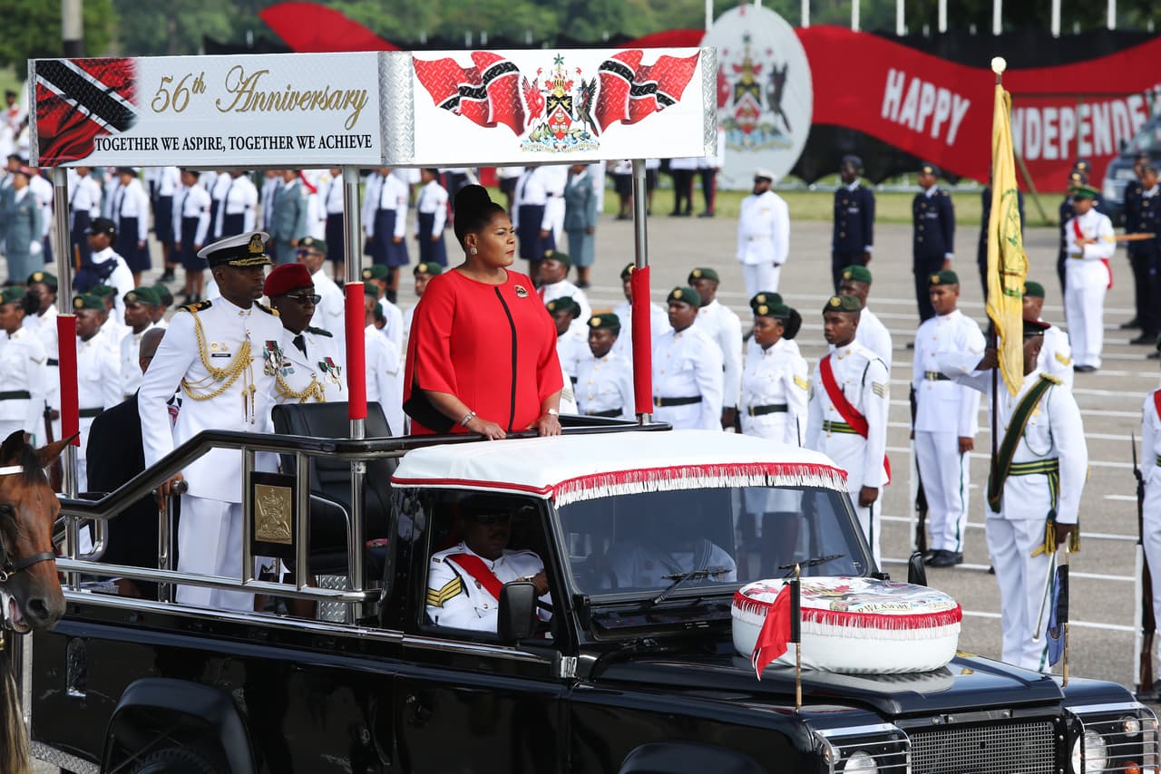 <b>Paula-Mae Weekes.</b> Esta abogada de 60 años asumió la presidencia de Trinidad y Tobago en marzo de 2018, convirtiéndose en la primera mujer en gobernar ese país. Llegó a ese cargo sin necesidad de un voto, pues fue la única nominada el día de las elecciones. Había sido propuesta como candidata por el gobierno del Movimiento Nacional del Pueblo, del primer ministro Keith Rowley, y su candidatura era bien recibida por la sociedad y analistas políticos. Hasta ese momento, se desempeñaba como jueza del tribunal de apelaciones de las Islas Turcas y Caicos.