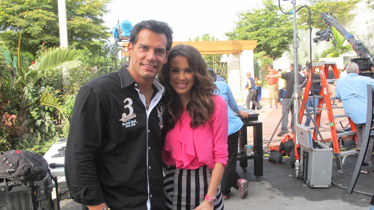 ¡Guapetones! Cristián de la Fuente y Jacky Bracamontes en una de sus visitas a Despierta América.