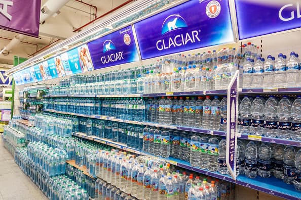 Desinfectante de manos (2), jabón de manos (2), peróxido de hidrógeno (2), Alcohol e hisopos (2), guantes de látex (2), máscarillas (2).