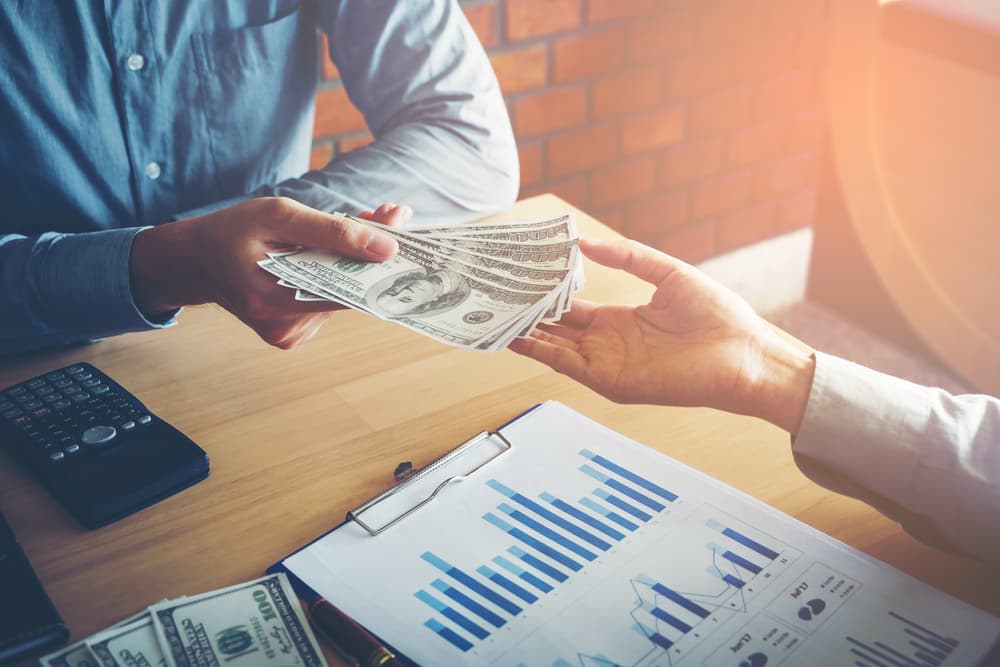 <b><u>El solsticio y tu elemento tierra</u></b>
<br>
<b>Tauro</b>
<br>Si posees alguna propiedad como casa o terreno y estás esperando recibir algún dinero producto de una hipoteca o préstamo bancario esta etapa que se está iniciando y los días restantes del año 2018 te llegarán buenas noticias, entras en una etapa floreciente con tu dinero, pero cuidado con malgastarlo.