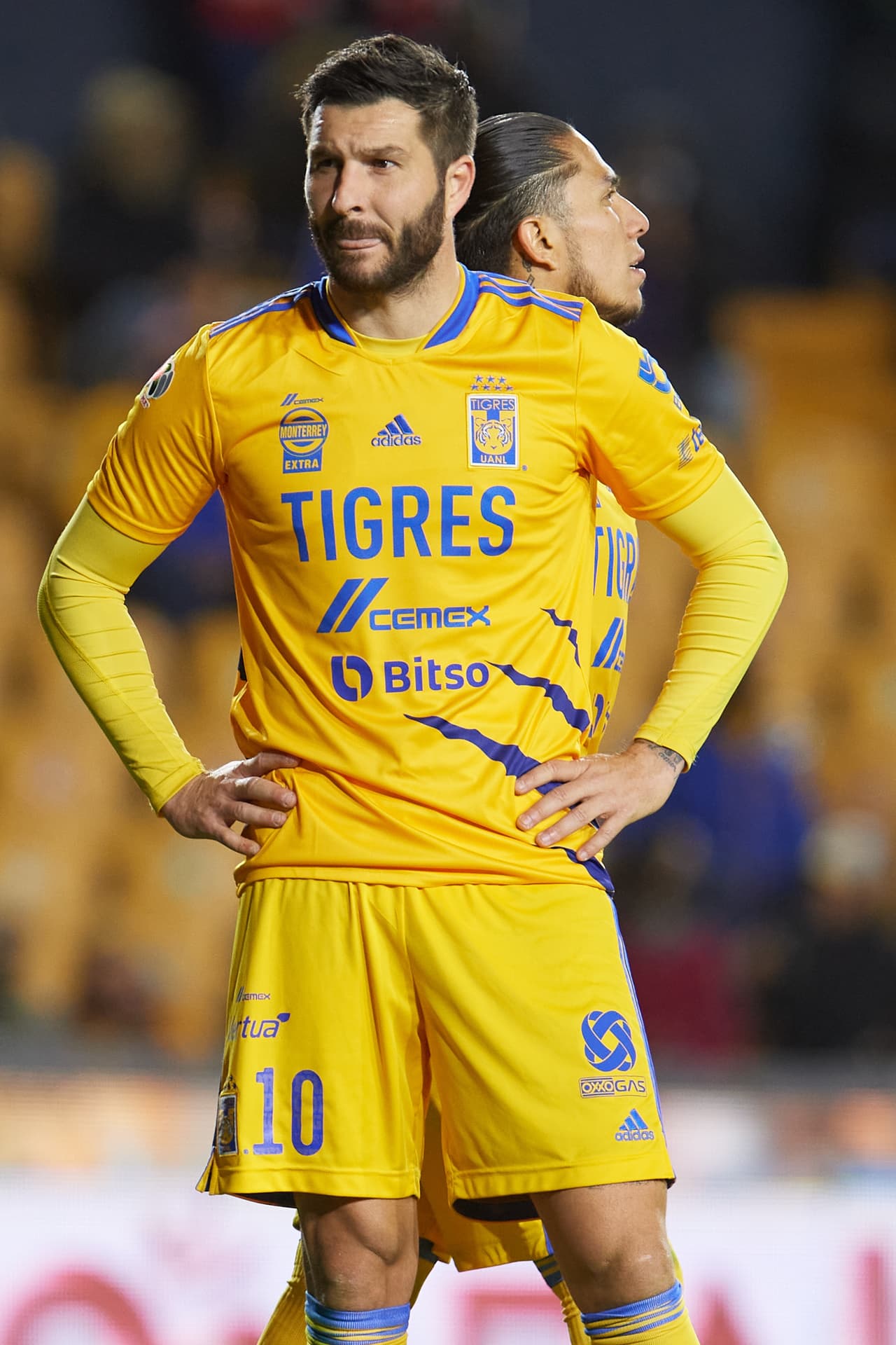 El francés estrelló su balón en el poste.