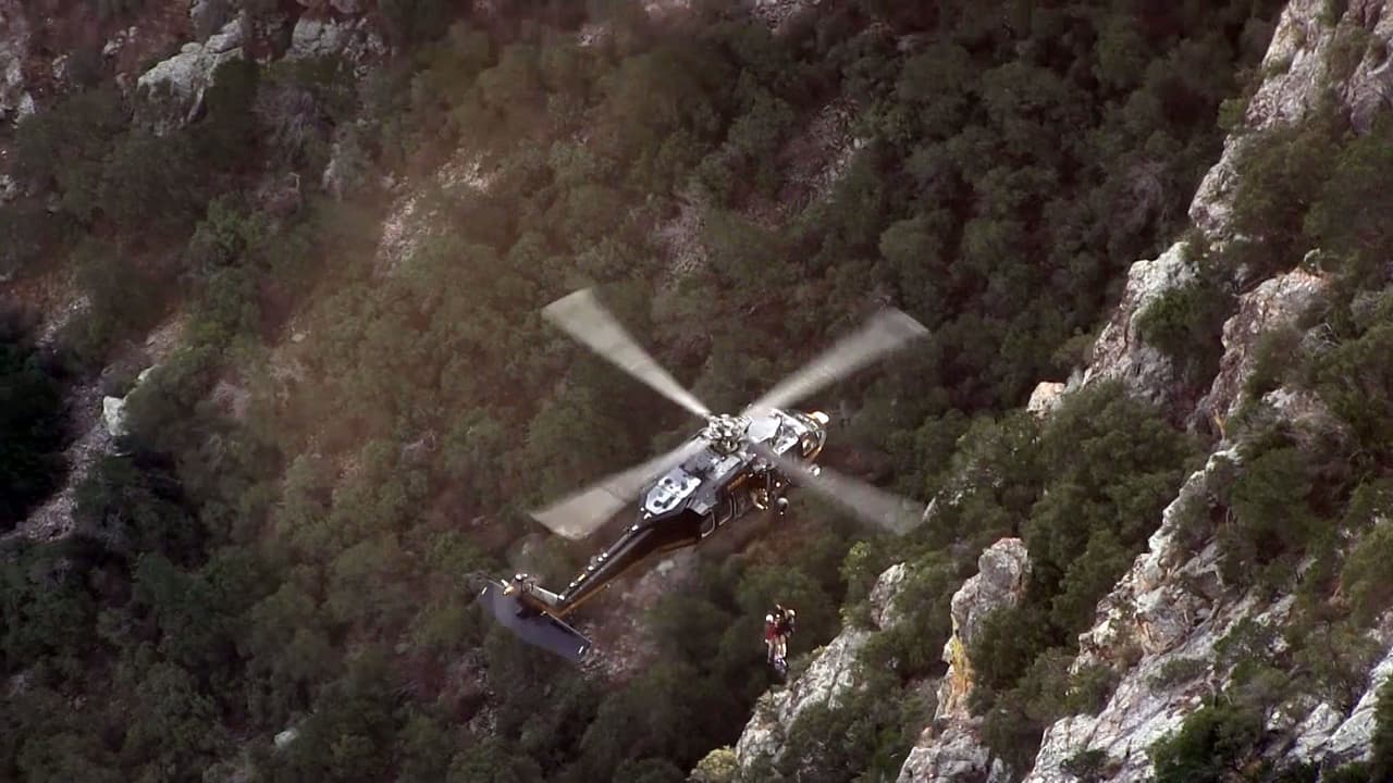 Rescatan a un inmigrante que cayó a un acantilado en el desierto de Arizona