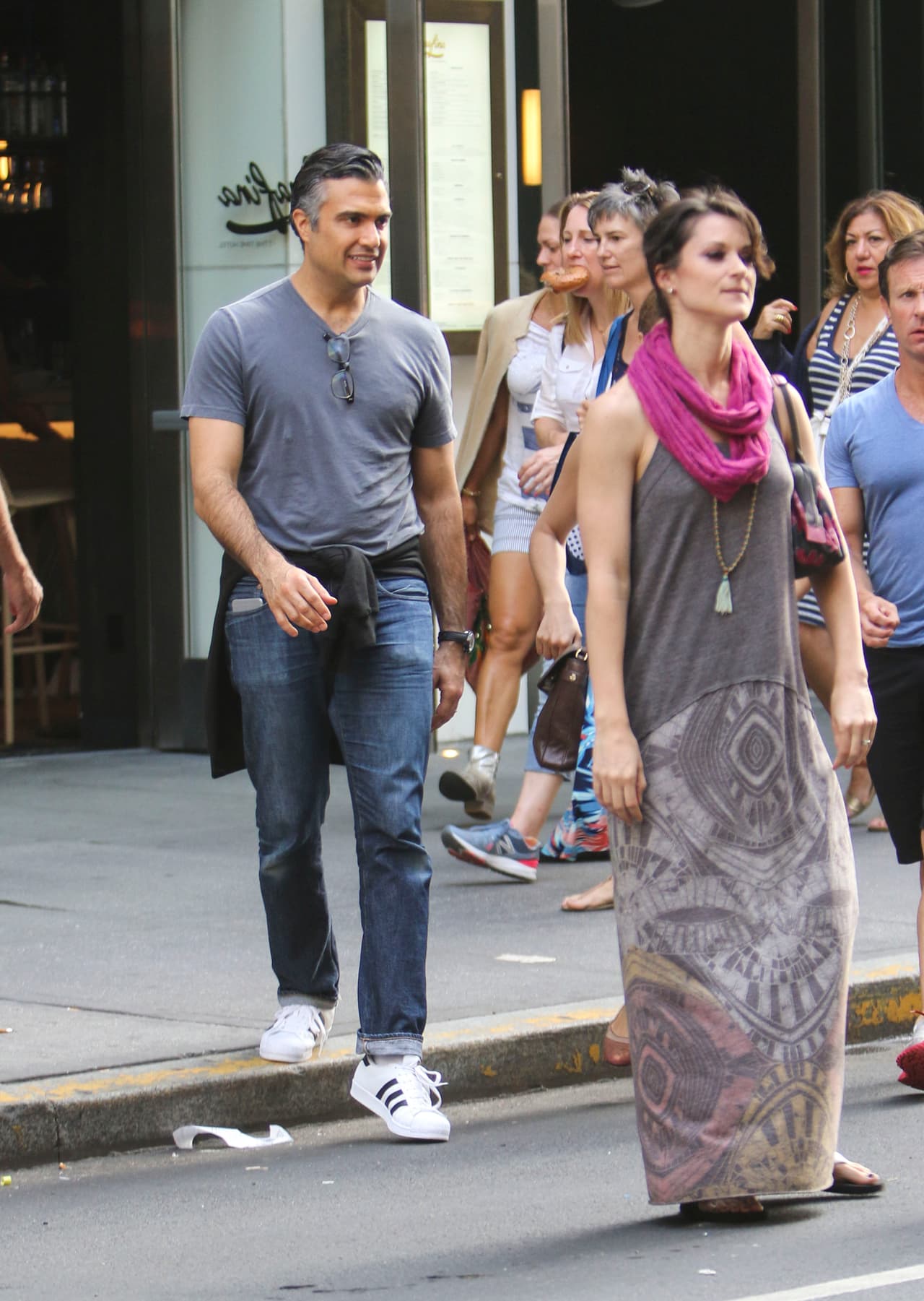 Así los vimos al salir de su primera función juntos.