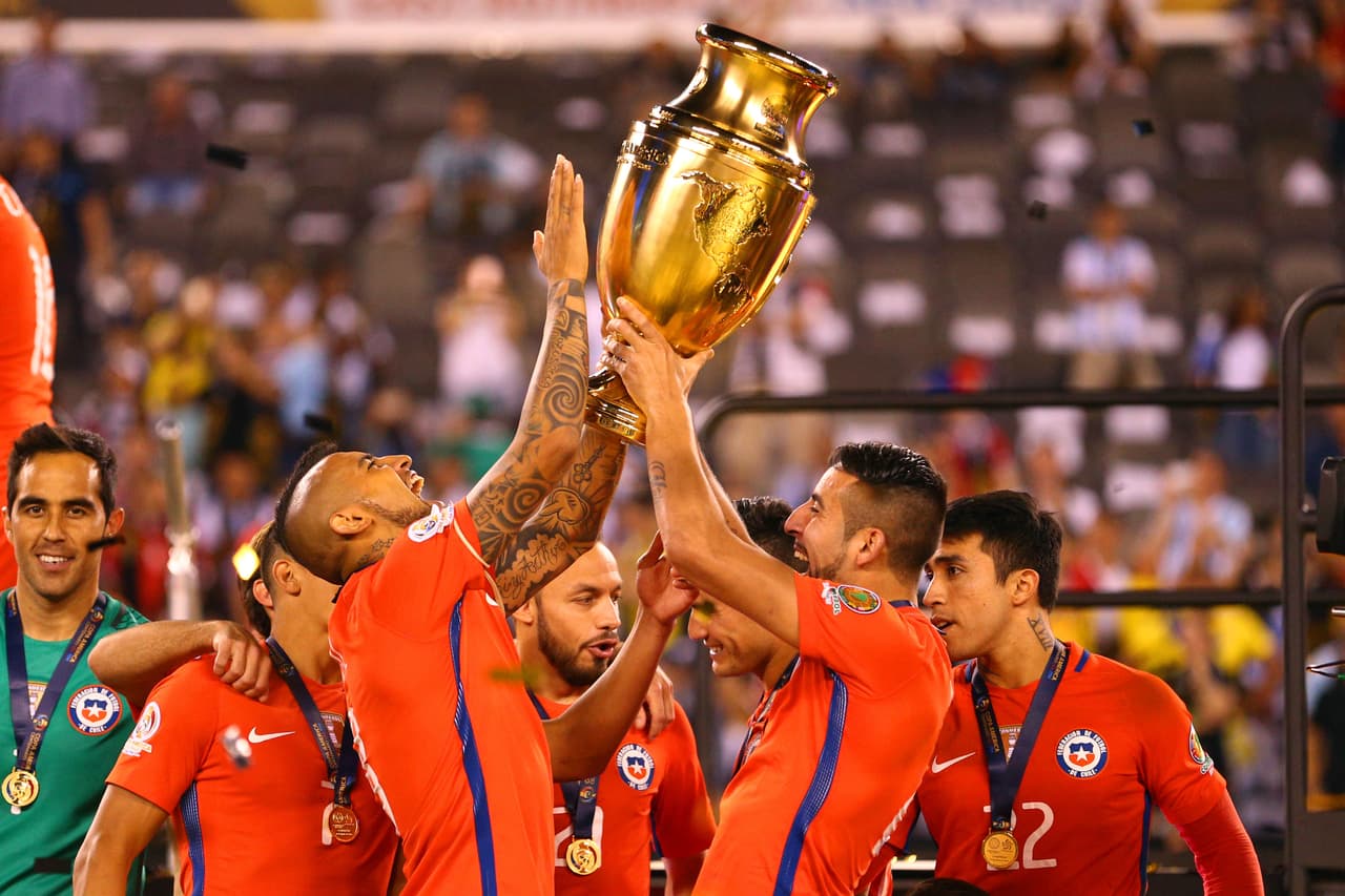 En aquella oportunidad, el trofeo continental fue para la selección de Chile, que con un verdadero equipazo superó a Argentina en la Final del torneo.