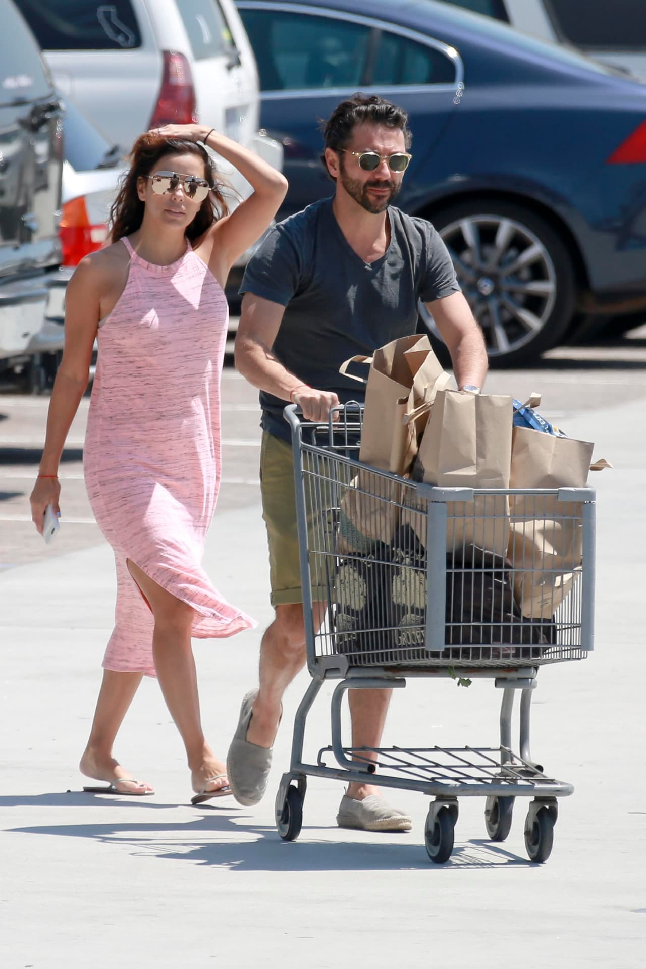 Pepe se encargó el pesado carrito.