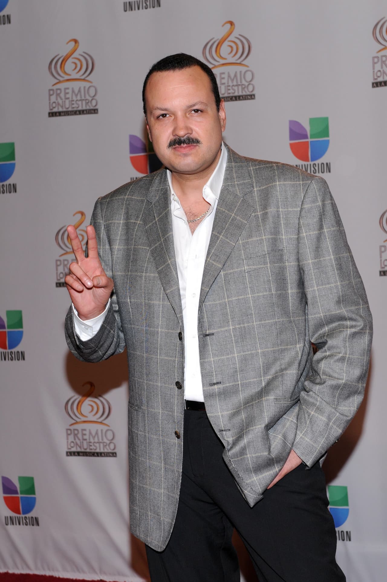 <h2 class="cms-H2-H2">Pepe Aguilar, Premio Lo Nuestro a la Excelencia 2012</h2>
<br>En 2012 llegó el turno de 
<b>Pepe Aguilar</b>, quien ese mismo año realizó una emotiva presentación en Premio Lo Nuestro. 
<br>La noche tocó uno de sus climax cuando fue reconocido con el Premio a la Excelencia.