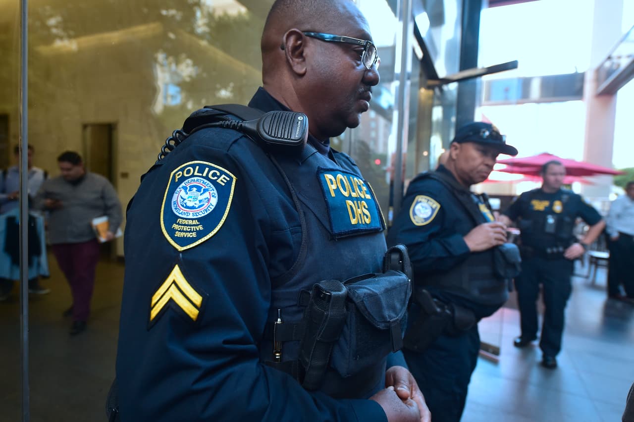 ¿Qué pasa si soy indocumentado y me entrego a inmigración? Respondemos tus preguntas