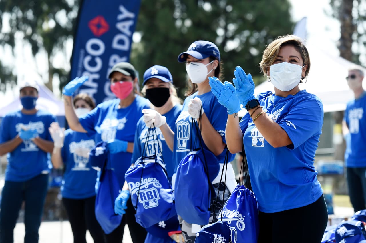 La fundación se ha concentrado en ayudar a jóvenes y familias más afectados por el coronavirus en Los Ángeles.