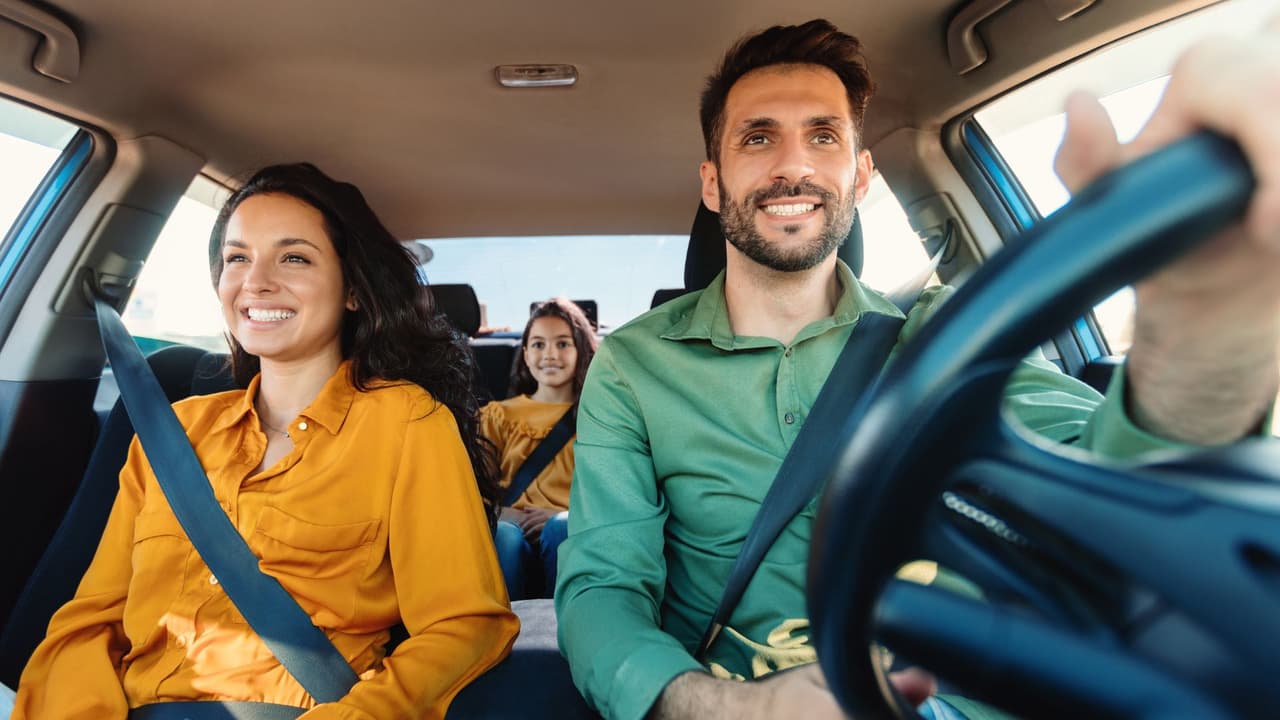 <h3 class="cms-H3-H3">🚗🛻🚌 En resumen: conducir con responsabilidad también salva vidas</h3> Estas cinco leyes no son tecnicismos, son reglas de sentido común 
<b>pensadas para evitar tragedias en las carreteras de Texas.</b> En un estado donde las autopistas pueden volverse peligrosas en segundos, tu atención marca la diferencia. 
<br>Moverte un carril, soltar el teléfono, frenar a tiempo y mirar alrededor no son gestos menores: 
<b>son acciones que salvan vidas, incluida la tuya y la de quienes trabajan en la vía.</b> 
<br>Conducir con cabeza también protege tu bolsillo: 
<b>te libra de multas costosas y cargos legales que pueden cambiarlo todo. </b>
<br>La próxima vez que tomes la autopista, recuerda: 
<b>la seguridad empieza en tu carril y depende de ti.</b>