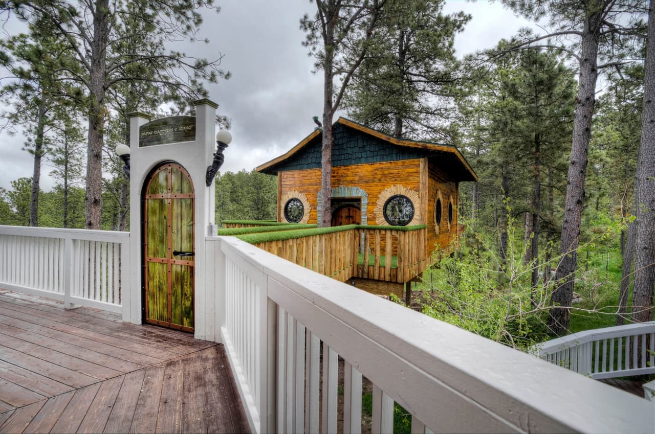 Para llegar a la madriguera, debes cruzar este precioso puente.